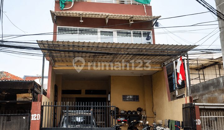 Ruko 3 Lantai di Jakarta Selatan, Sangat Dekat dengan Commuter Line Dekat dengan Akses Tol