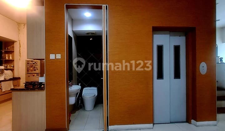Rumah Springhill Golf Kemayoran 4 Lantai View Golf Dekat Toll Prj