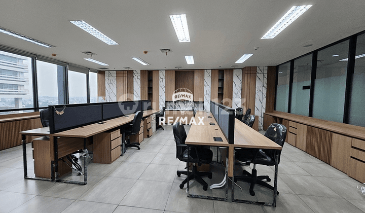 Di Jual Office Space dengan Interior Mewah Sudah Full Furnish di The Smith, Alam Sutera