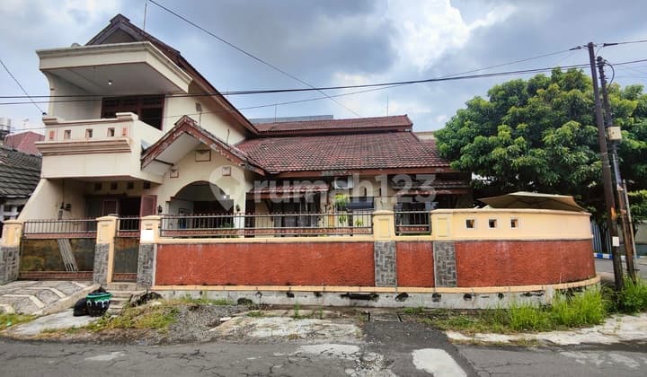 Dijual Cepat Rumah Hook 2 Lantai Luas 250m² Di Surabaya
