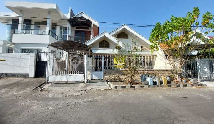 Disewakan Rumah 2 Lantai Murah bisa Nego di Dharmahusada Indah Surabaya