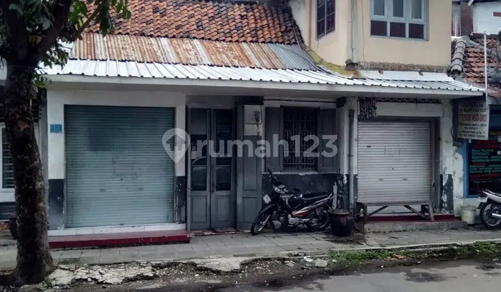 Jaminan Murah Nego Sampai Deal Rumah Hitung Tanah di Peneleh Dekat Pusat Kota Surabaya