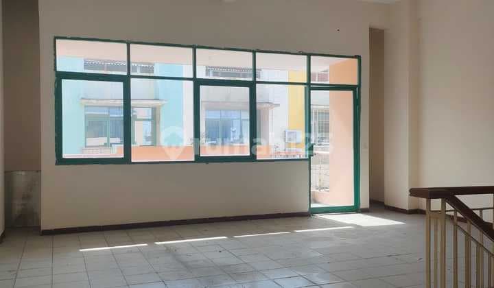 Disewakan Ruko 4.5 Lantai Lokasi Strategis di Mayjend Sungkono