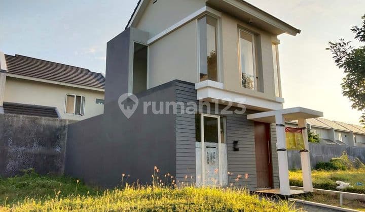 Disewakan Rumah 2 Lantai di Northwest West Park Surabaya