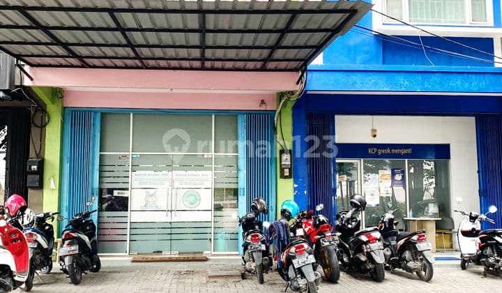 Cheap Rent on a Ready-to-Use Shop House in Menganti Gresik