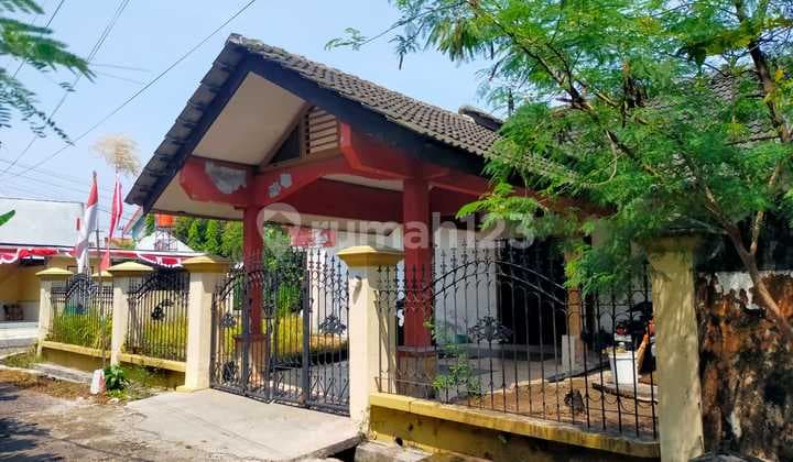 Dijual Rumah Posisi Hook Lingkungan Aman di Pondok Teratai Mojokerto
