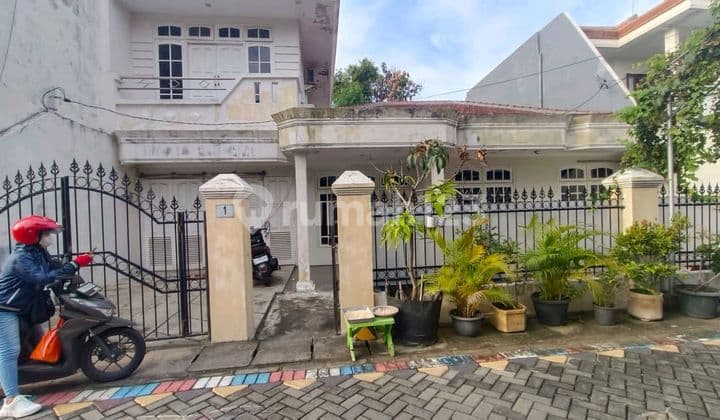 Spacious House in Tenggilis Mejoyo Surabaya