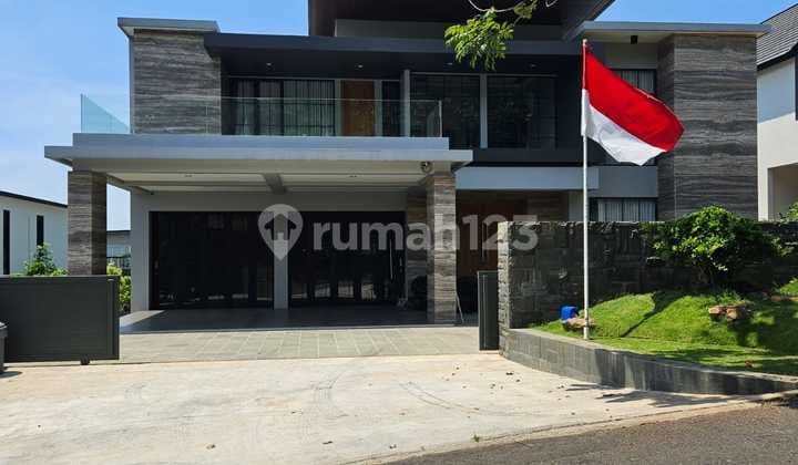 Dijual Villa Mewah dengan Kolam Renang di Taman Dayu Pasuruan