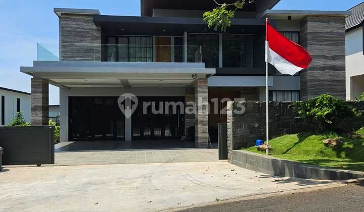 Dijual Villa Mewah dengan Kolam Renang di Taman Dayu Pasuruan