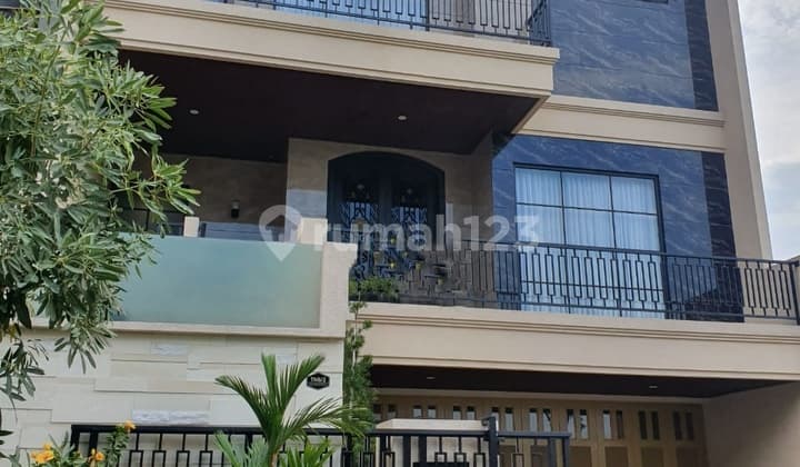 Full Furnished Siap Huni Hunian Modern 3 Lantai di North Emerald Mansion