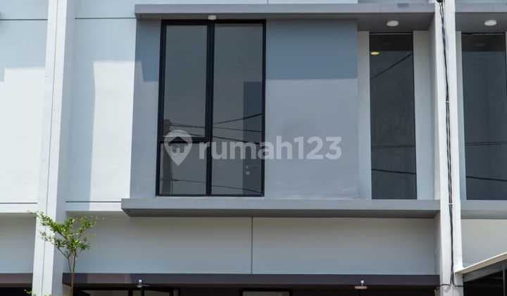 Disewakan Rumah Baru Siap Huni Bebas Banjir di Park Sunrise Surabaya