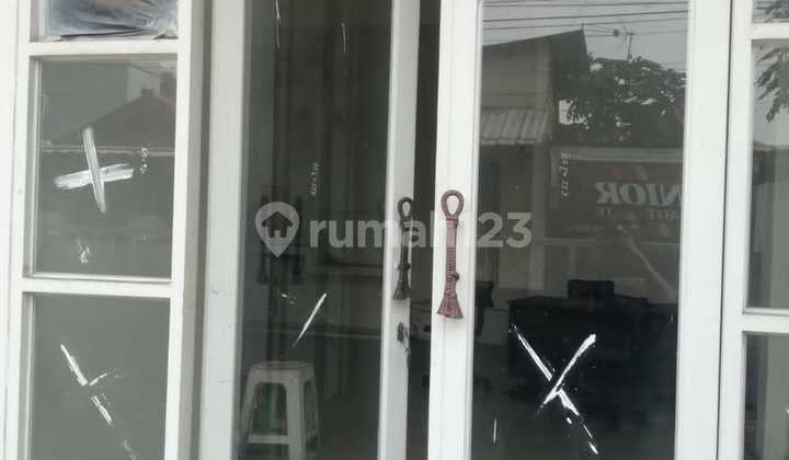 Nego Sampai Deal Lokasi Strategis Rumah 3 Lantai di Gersikan Surabaya