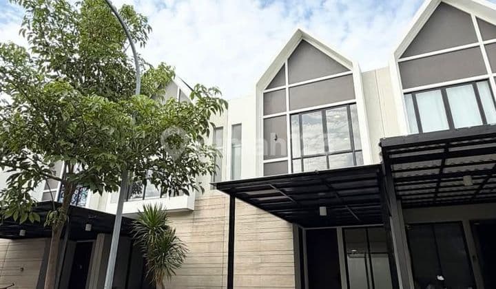 Termurah Rumah Cantik 2 Lantai Split Level di Northwest Park Surabaya Barat