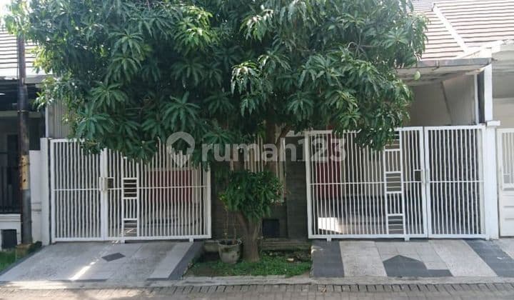 Rumah 1,5 Lantai dengan Lokasi Strategis di Raya Legian Purimas Surabaya