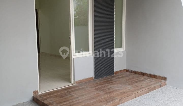 Rumah Bergaya Modern Sangat Strategis di Purimas Rungkut Dekat Upn dan Merr