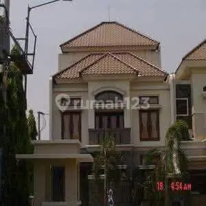 Dijual Rumah Mewah 3 Lantai di Central Park Semolowaru Surabaya