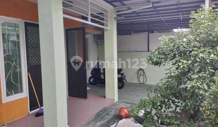 Semifurnished Rumah Lokasi Strategis Dekat Lakarsantri dan Unesa di Babatan Mukti