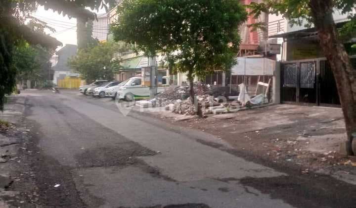 Rumah 2,5 Lantai Nol Jalan Raya dan Strategis di Manukan Tengah Surabaya