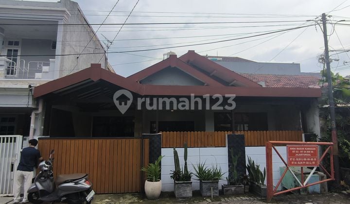 Disewakan Rumah 1 Lantai Semifurnished Siap Huni di Taman Pondok Indah Surabaya Barat
