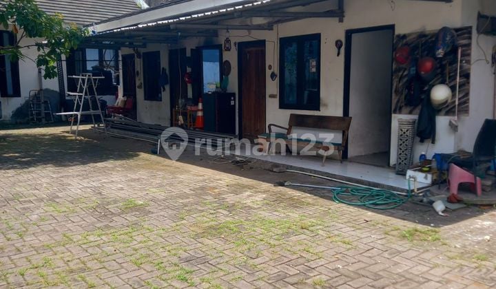 Rumah dengan Lokasi Strategis dan Tanah Luas Harga Nego di Kebonsari Surabaya