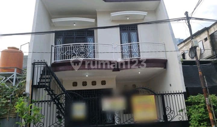 Disewakan Murah Rumah 2 Lantai Lokasi Sangat Strategis di Pakis Tirtosari Surabaya