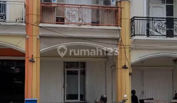 Ready-to-Use 2-Story Shop House with Spacious Parking Area in a Busy District