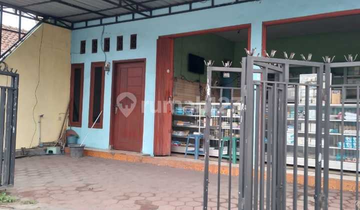 Dijual Rumah Kost Aktif Dan Toko Di Raya Gempol Pasuruan Rumah Bagus SHM di Indomaret Raya, Jl. Raya Carat Gempol Pasuruan, Carat, Gempol, Pasuruan, Jawa Timur, Indonesia, 67155, Gempol