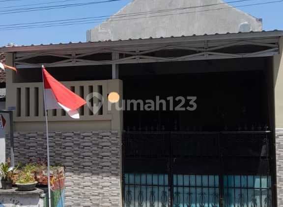 Dijual Rumah Siap Huni di Petemon Sawahan Surabaya Barat Rumah SHM di Jl. Petemon Iii No.42, Petemon, Sawahan, Kota Surabaya, Jawa Timur, Indonesia, 60252, Petemon