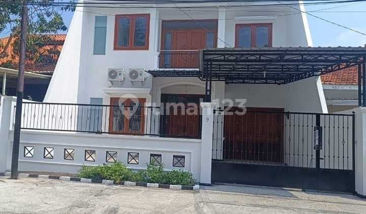 Disewakan Rumah Bagus 2 Lantai di Dukuh Kupang
