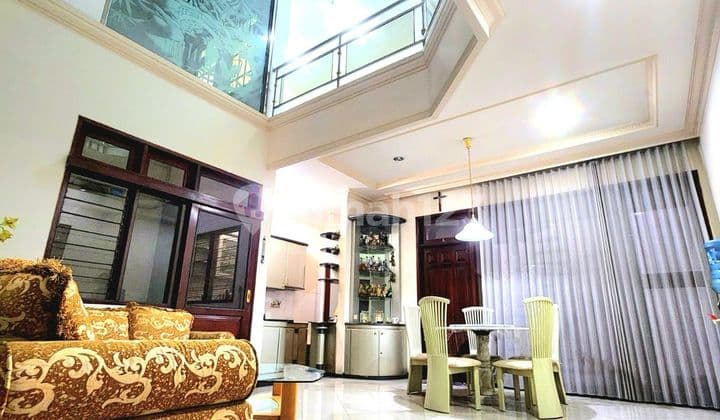 Rumah Cantik Dan Mewah Di Darmo Baru Barat