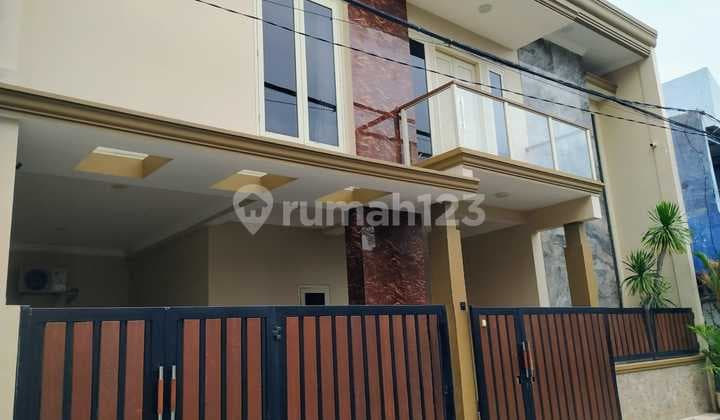 Rumah 2 lantai Mewah dan Eksklusif di Manukan