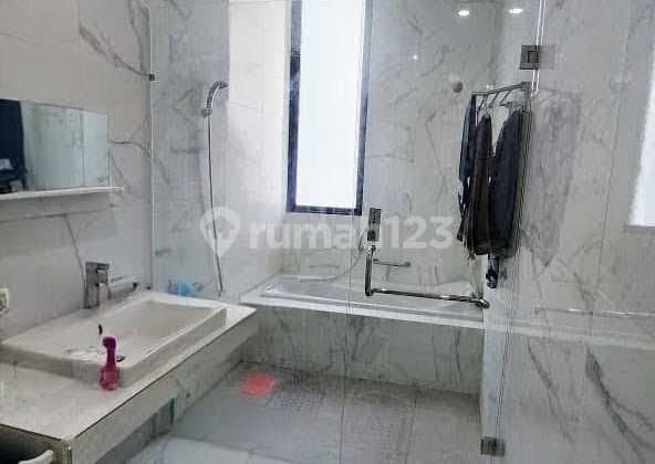 Beautiful House In Exclusive Graha Natura Location