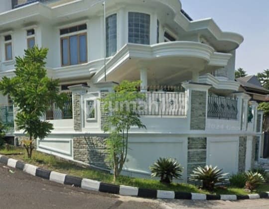 Dijual Rumah Mewah Klasik Lokasi Setra Duta Bandung