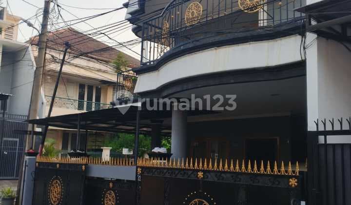 Premium House in Gunung Sahari, Central Jakarta - 180M² SHM, 15 Minutes to Bundaran Hi! Super Rare Location
