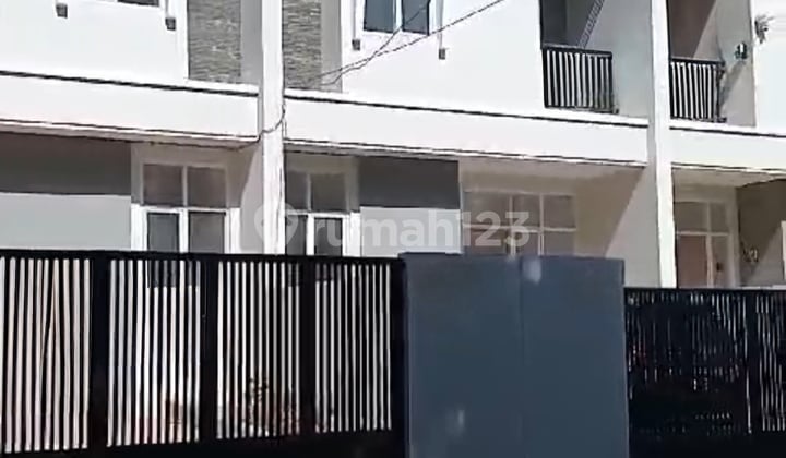 Brand New 2.5-Story House in Kav DKI, South Meruya - Strategic & Luxurious