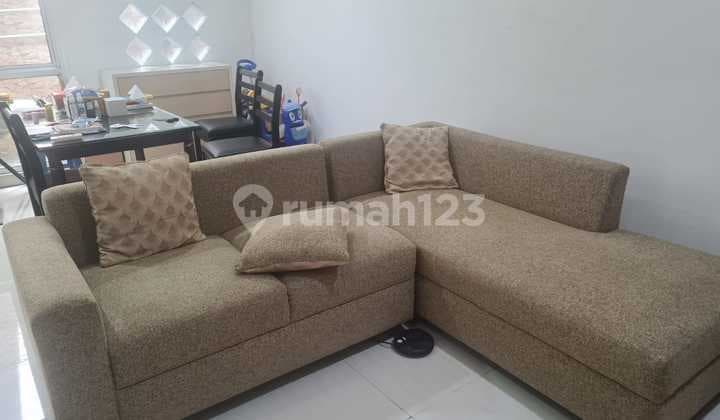 Rumah Cantik Furnished Bagus Lokasi Strategis di Cluster Castilla BSD, Tangerang