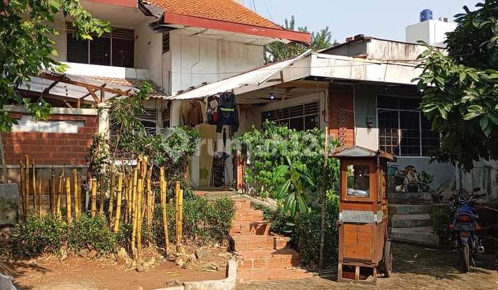 Old 2-Storey House Facing East, Strategic Location in Kebayoran Baru, South Jakarta