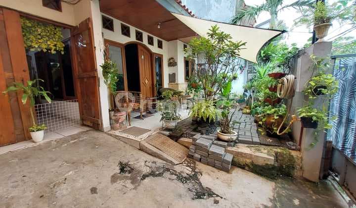 2-Storey Semi-Furnished House with AJB, Ready to Move In, in Pejaten