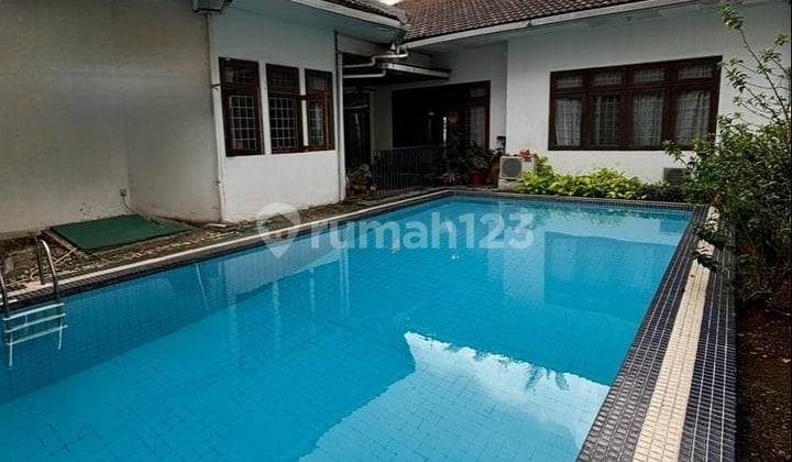 Dijual Rumah Harga di Bawah NJOP Ada Swimming Pool di Ampera