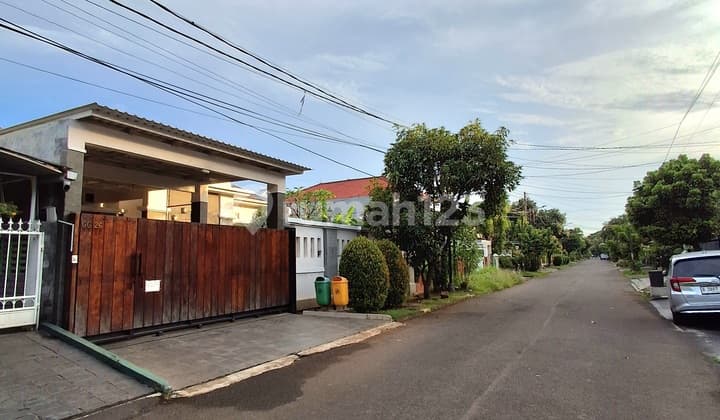 Dijual Cepat Rumah Besar dan Nyaman Dalam Komplek Bintaro Sektor1