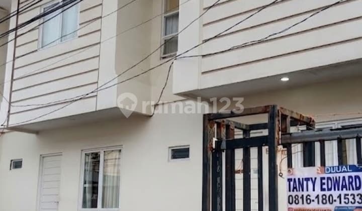 Rumah Gandeng 2,Hoek,Bebas Banjir, 2 Lantai, SHM, bisa KPR,