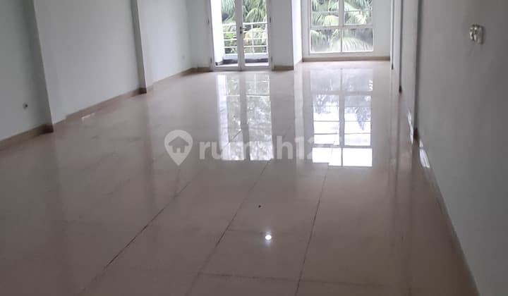 Sewa Ruko 3 Lantai Siap Pakai di Villa Melati Mas, Tangerang Selatan