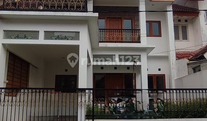 Rumah 2 lantai 3 kamar di Bogor Lakeside