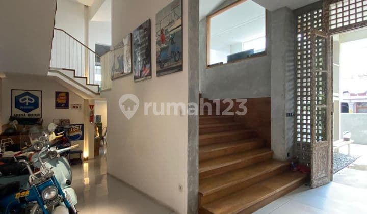 Hot Sale Pulomas Kayuputih 2½ Lantai Siap Huni Luas 165M Hoek Hanya 3.2M Nego