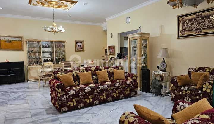 Rumah Mewah dan Megah di Pondok Indah - Lokasi Hook Premium
