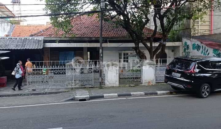 Dijual Rumah Hitung Tanah - Lokasi Super Strategis di Pinggir Jalan Tebet Barat