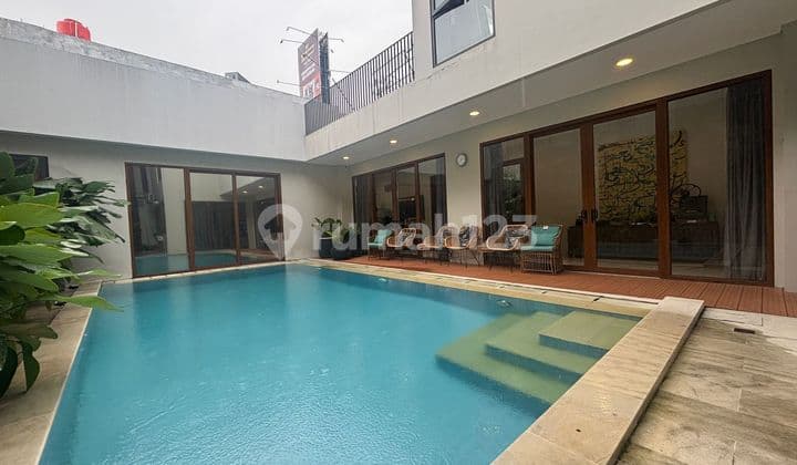 Dijual Rumah Mewah Ada Kolam Renang Luas Strategis di Bintaro Jaya Sektor 3