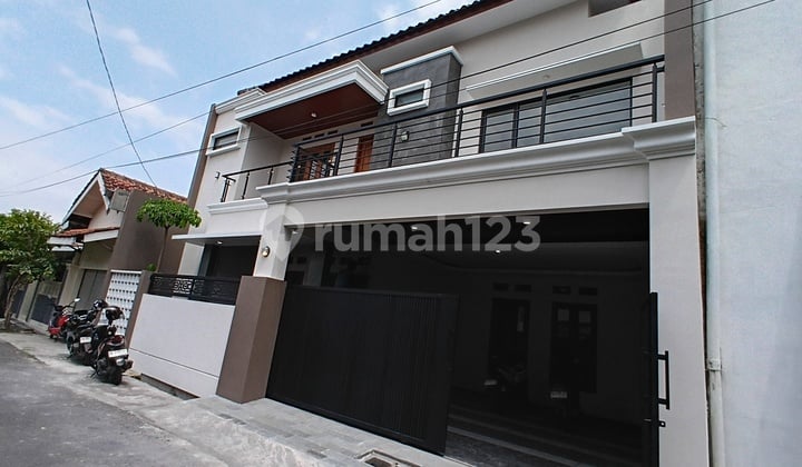 Rumah Baru Mewah 2 Lantai Bekualitas Harga Menarik Dekat Manahan Solo