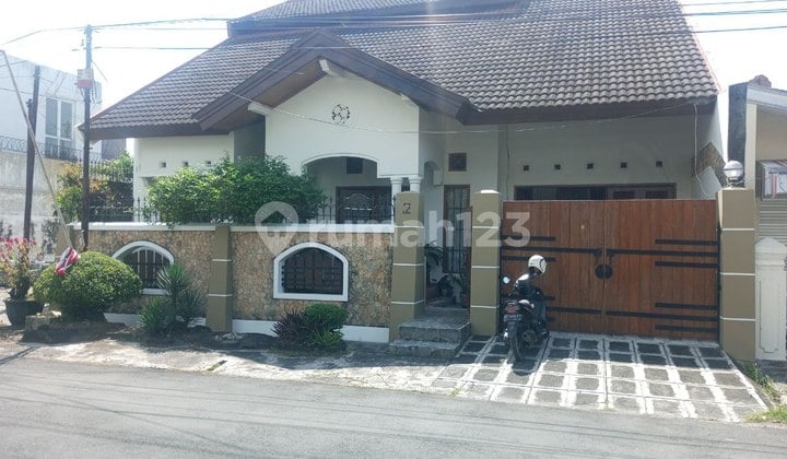 Rumah Bagus Akses Lebar Tengah Kota Solo Lokasi Strategis Dekat Stadion Manahan