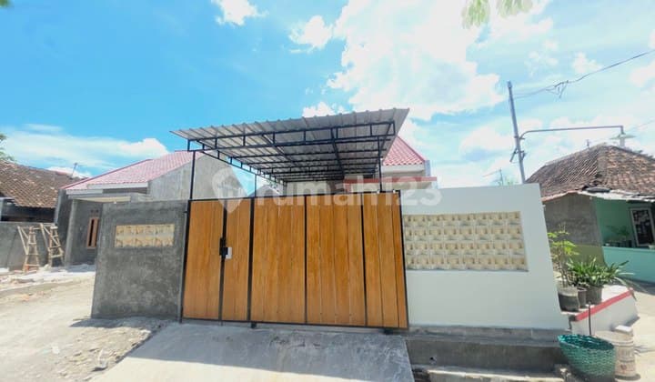 Rumah Baru Solo Kota Bonus Pagar Canopy Dekat Kampus Unsri
